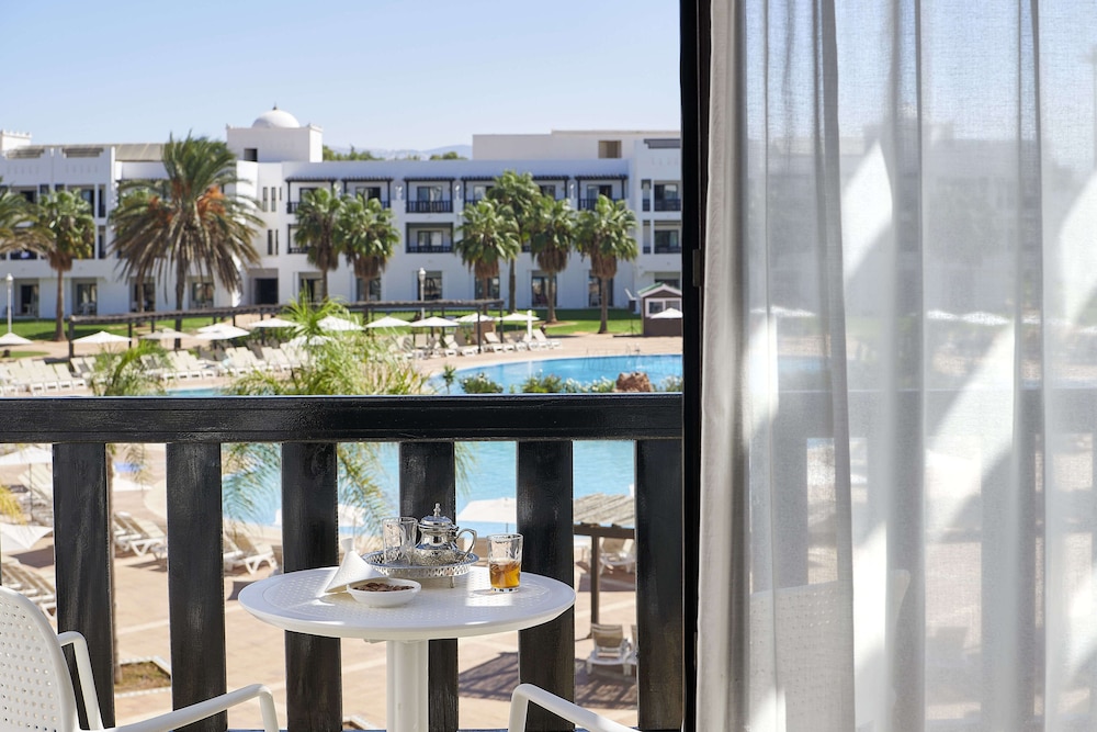 Double Room, Pool View - Photo 8