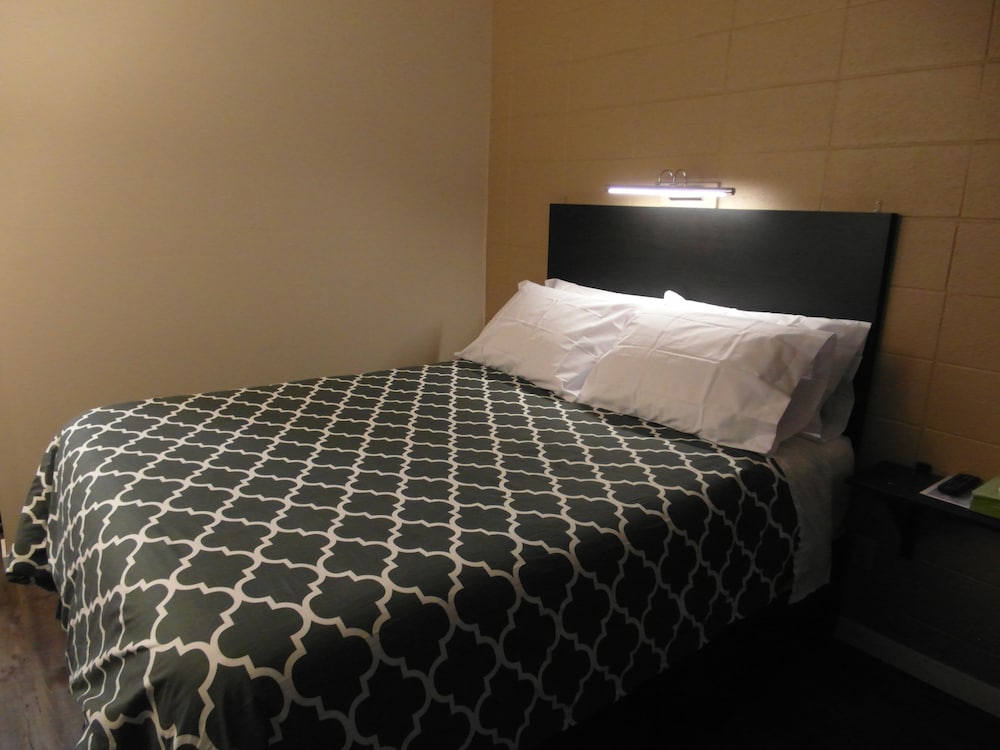 Standard Room, 1 Queen Bed photo 1