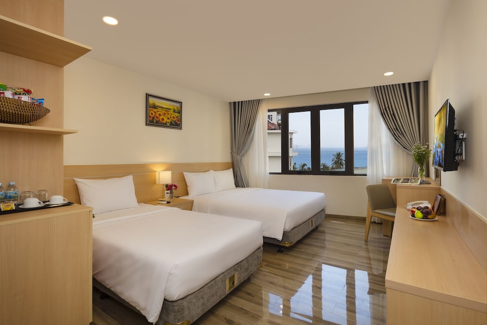 Deluxe Triple Room, Partial Ocean View