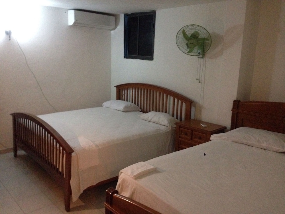 Standard Room, 2 Queen Beds photo 1