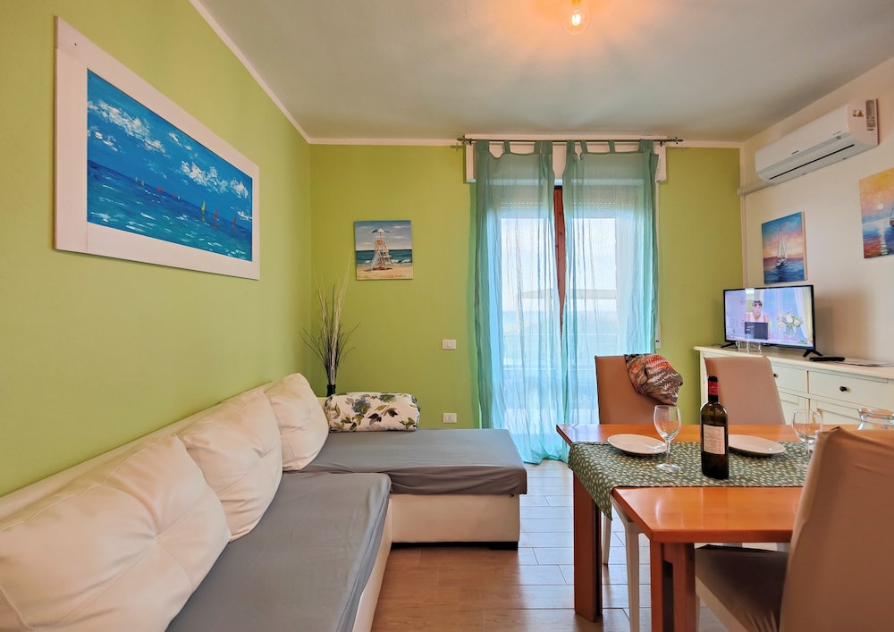 Panoramic Apartment, 2 Bedrooms, Balcony, Sea View photo 2
