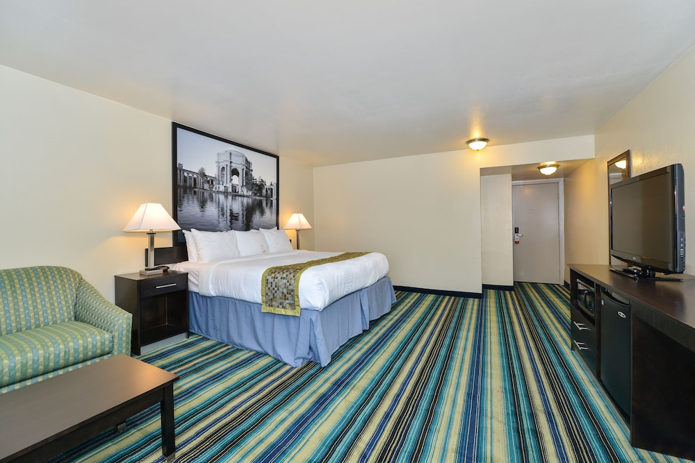Suite, 1 King Bed, Non Smoking photo 2