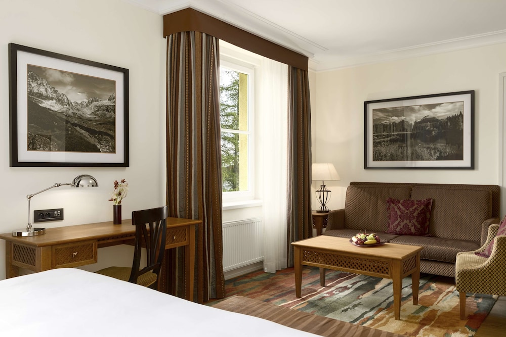 Deluxe Room, 1 Bedroom, Bathtub, Mountain View - Photo 1