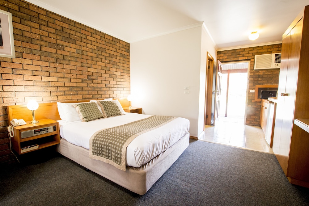 Standard Suite, 1 Bedroom, Non Smoking (Twin) photo 2