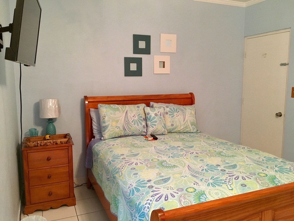 Comfort Studio, 1 Queen Bed photo 2