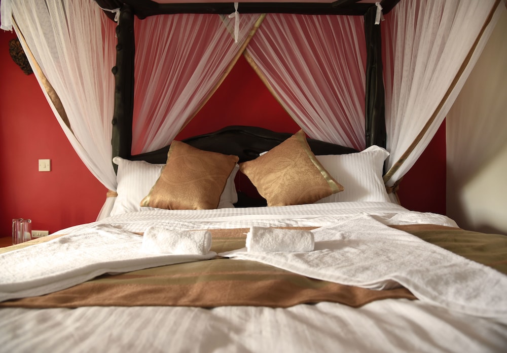 Suite, 1 Queen Bed (Savannah) photo 1