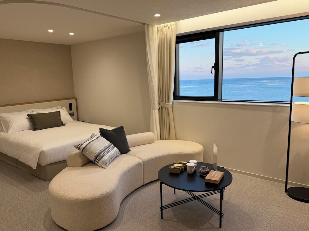 Signature Room, Balcony, Sea View