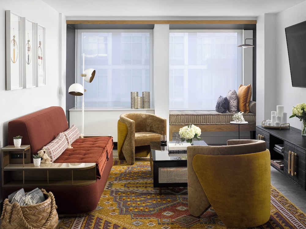 Suite, 1 Bedroom, Courtyard View - Photo 9