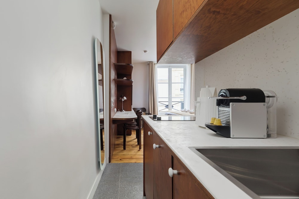 Deluxe Studio, City View photo 3