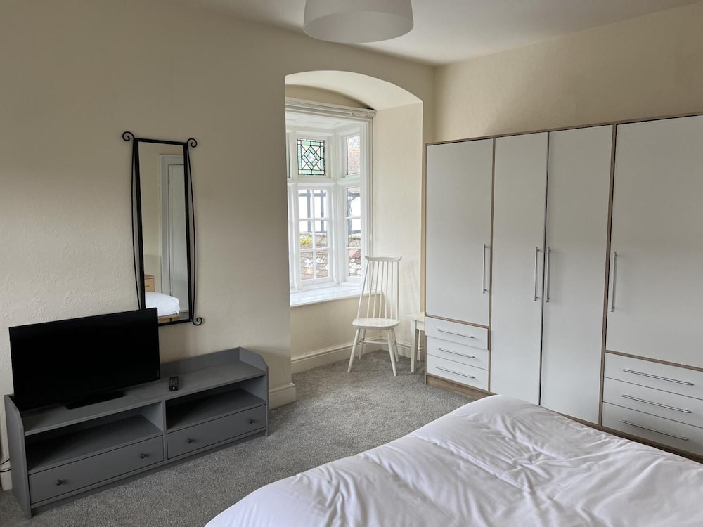 Traditional Apartment, Private Bathroom, Garden View photo 3