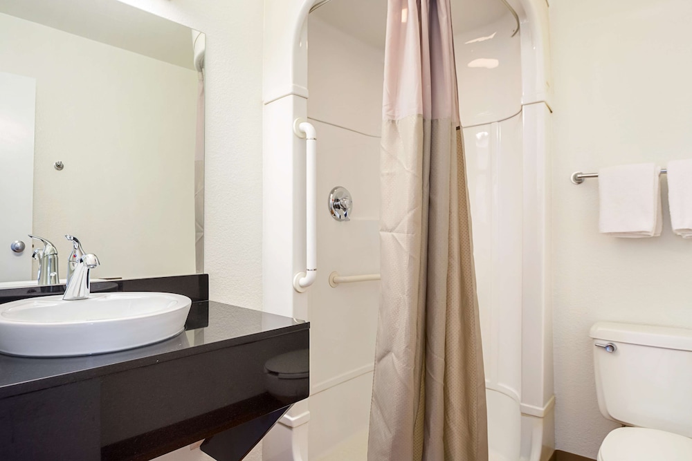 Standard Room, 2 Double Beds, Non Smoking photo 3