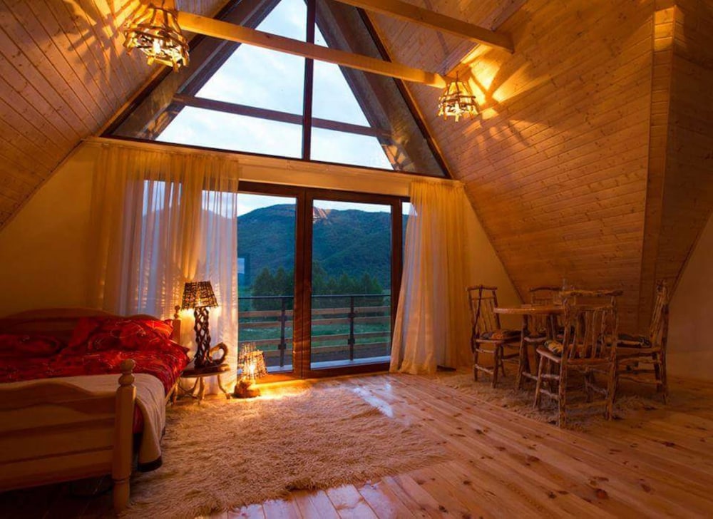 Panoramic Apartment, Hill View