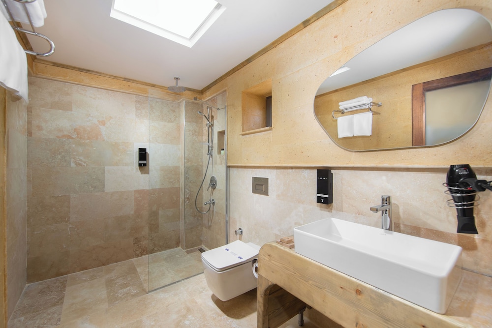 Royal Suite, Jetted Tub photo 3