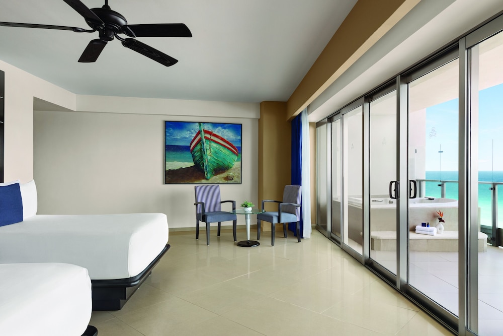 Suite, 2 Double Beds, Oceanfront photo 2