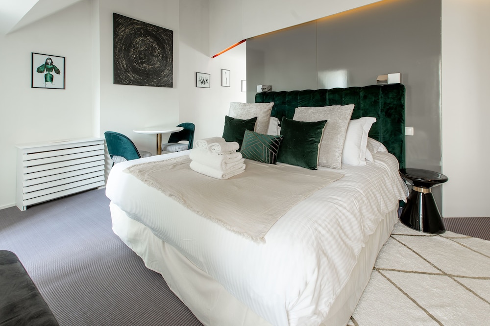 Double Room, Ensuite (Mercure) - Photo 1