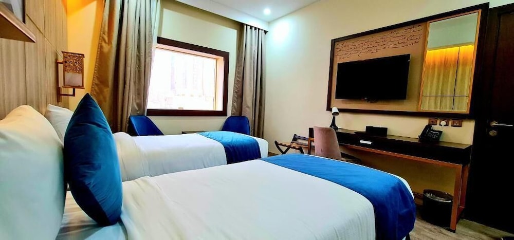 Deluxe Double or Twin Room photo 2