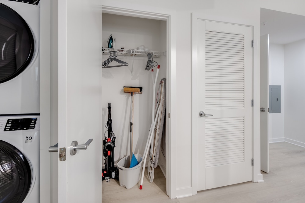 Luxury Apartment, 2 Bedrooms (Room décor/layout/colors vary by unit) - Photo 15