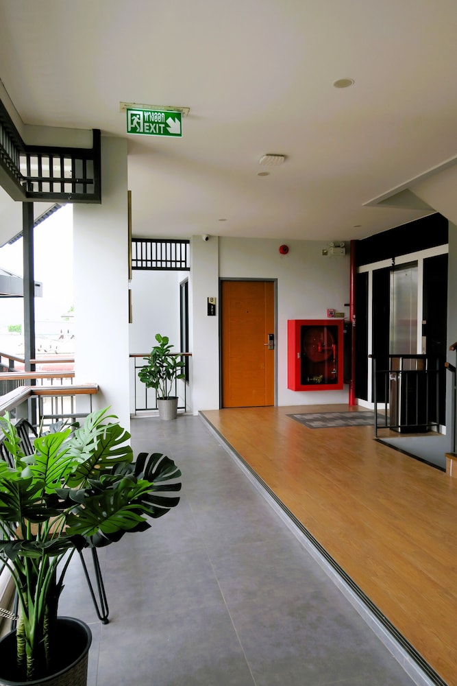 Family Room - Photo 10