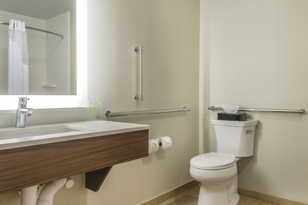 Holiday Inn Express & Suites Clarion by IHG