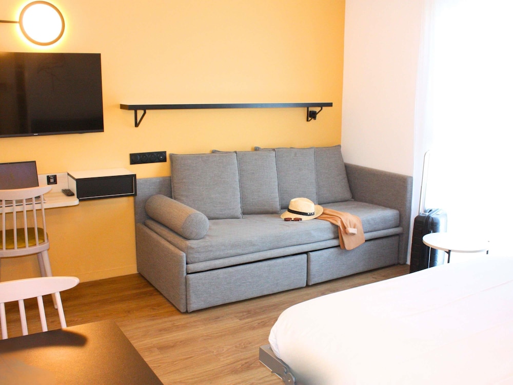 Studio, Multiple Beds - Photo 8