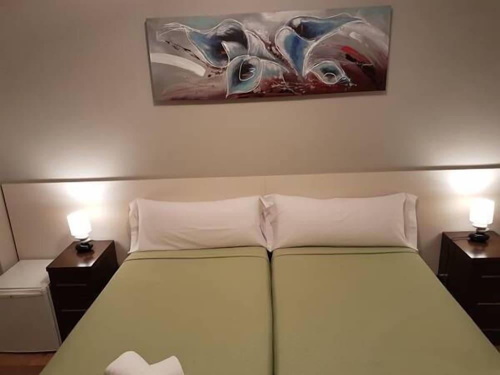 Double Room, 1 King Bed, Private Bathroom photo 3