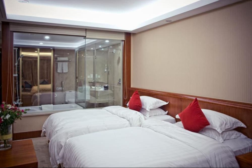 Basic Twin Room, 2 Twin Beds photo 2