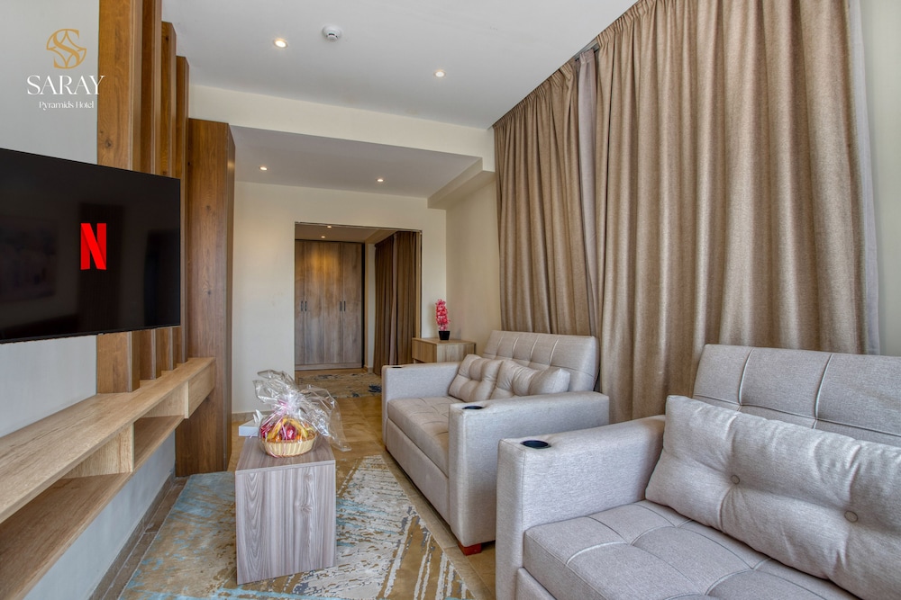 Grand Family Suite with Terrace & Pyramids View photo 3