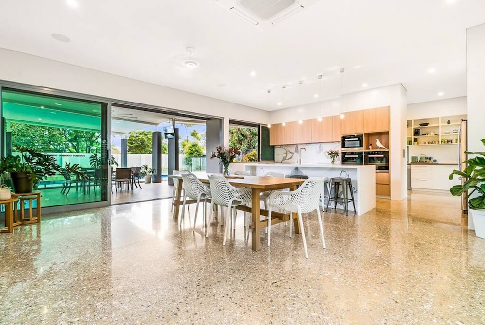 Villa photo 3