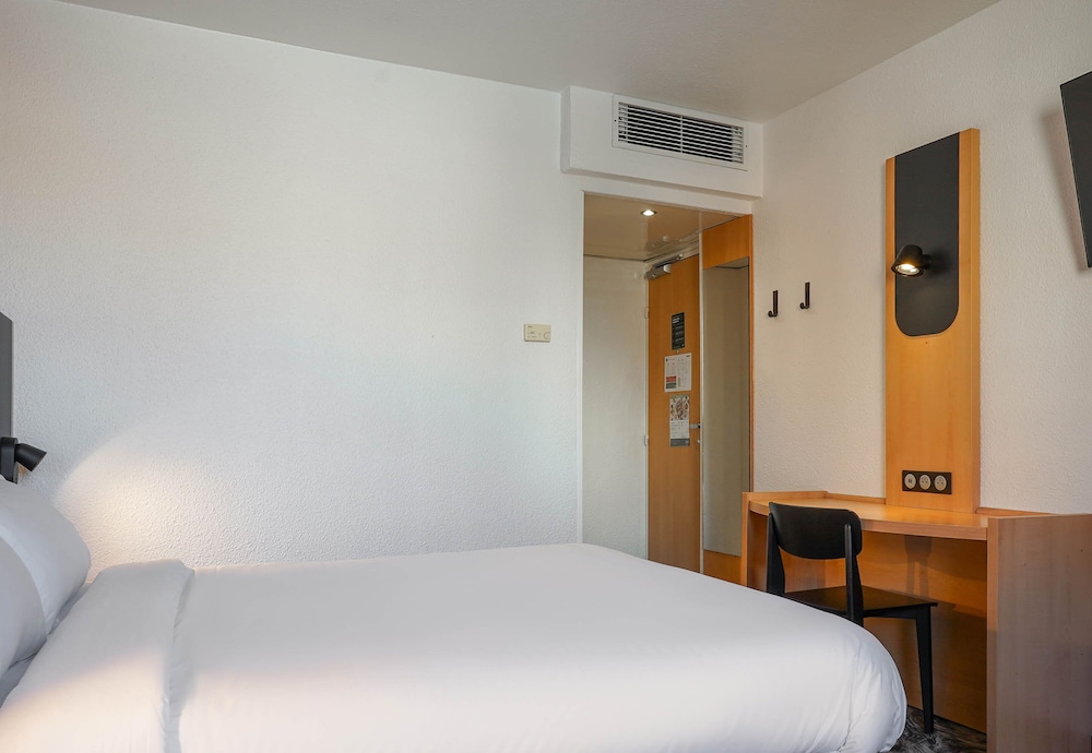 Double Room, Non Smoking - Photo 7