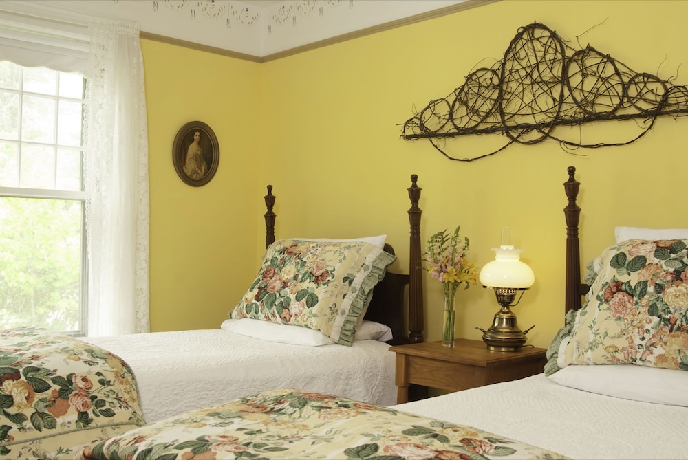 Rev. Warren's Room photo 1