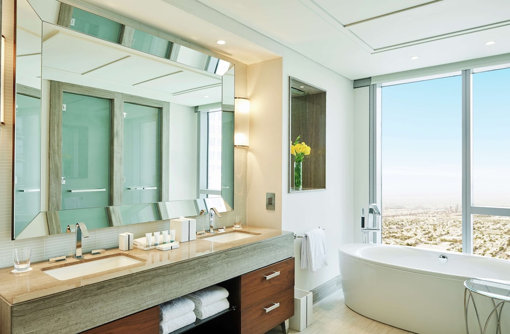 Junior Suite, 1 King Bed thumbnail 5