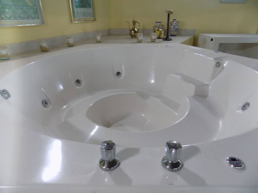 Suite, Jetted Tub photo 1