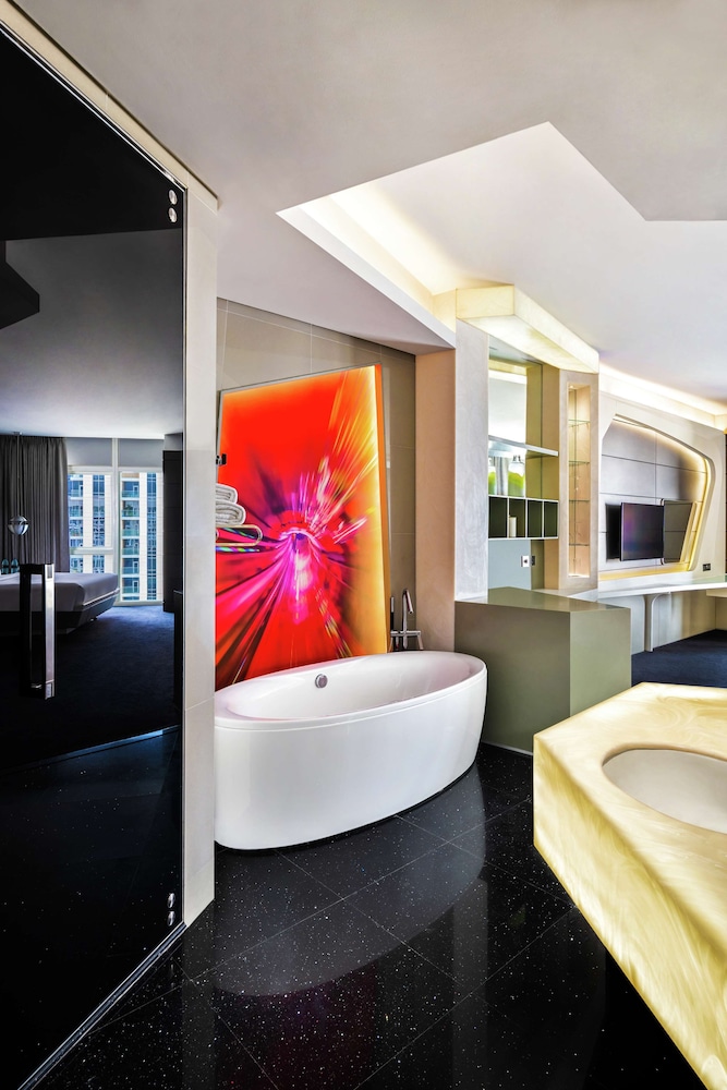 King Very Deluxe Room thumbnail 5