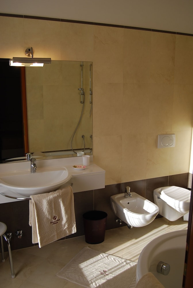 Deluxe Suite photo 3