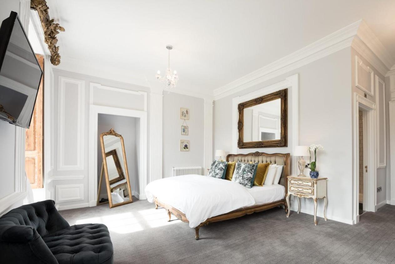 Deluxe Double Suite with View - Photo 7
