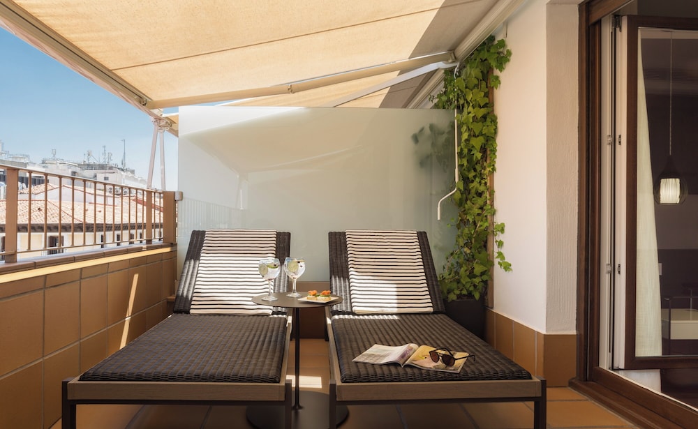 Double Room, Terrace thumbnail 5