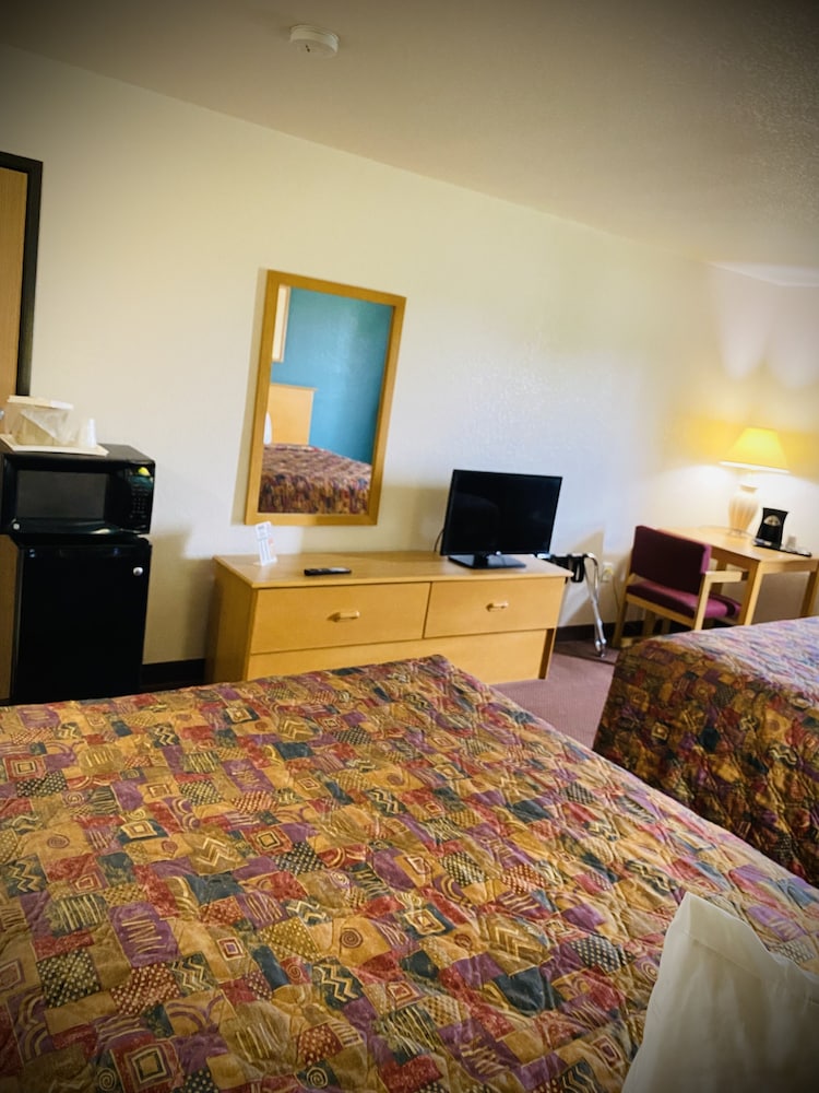 Room, 2 Queen Beds photo 2