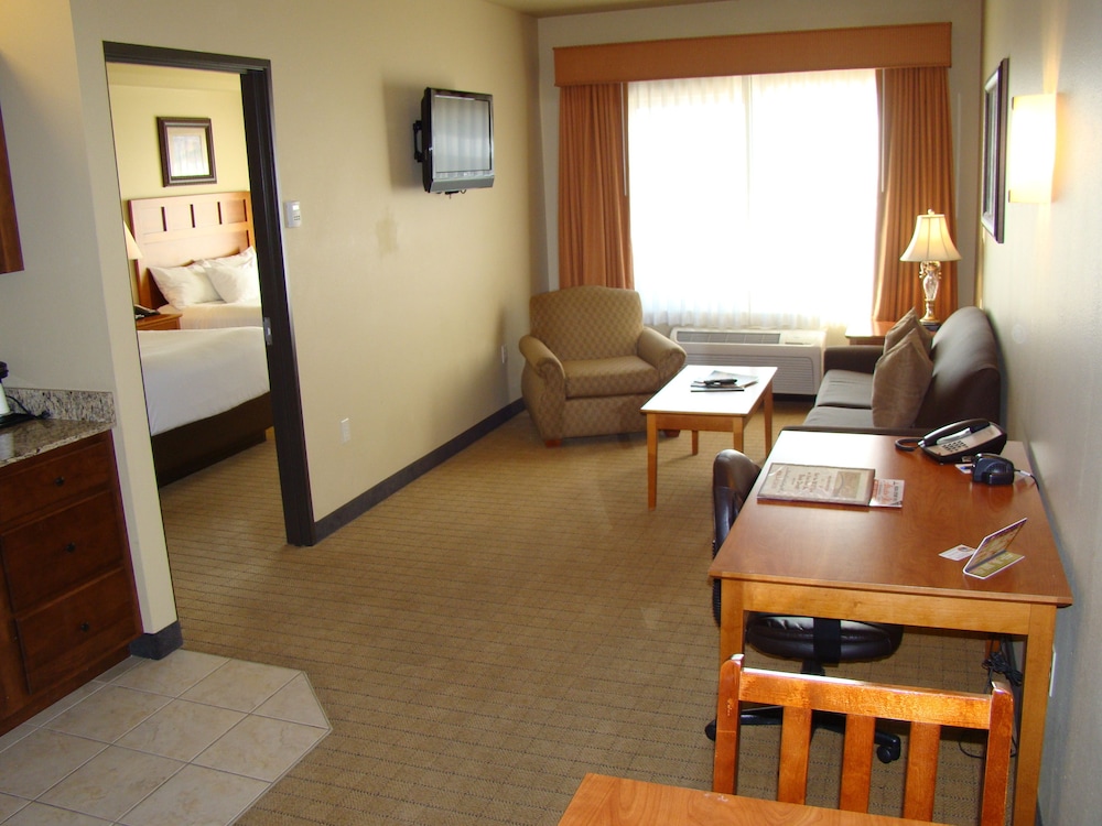 Deluxe Room, 1 King Bed with Sofa bed, Kitchen (1 Bedroom King Full Kitchen) photo 2