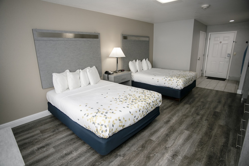 Standard Room, 2 Queen Beds, Ocean View photo 3