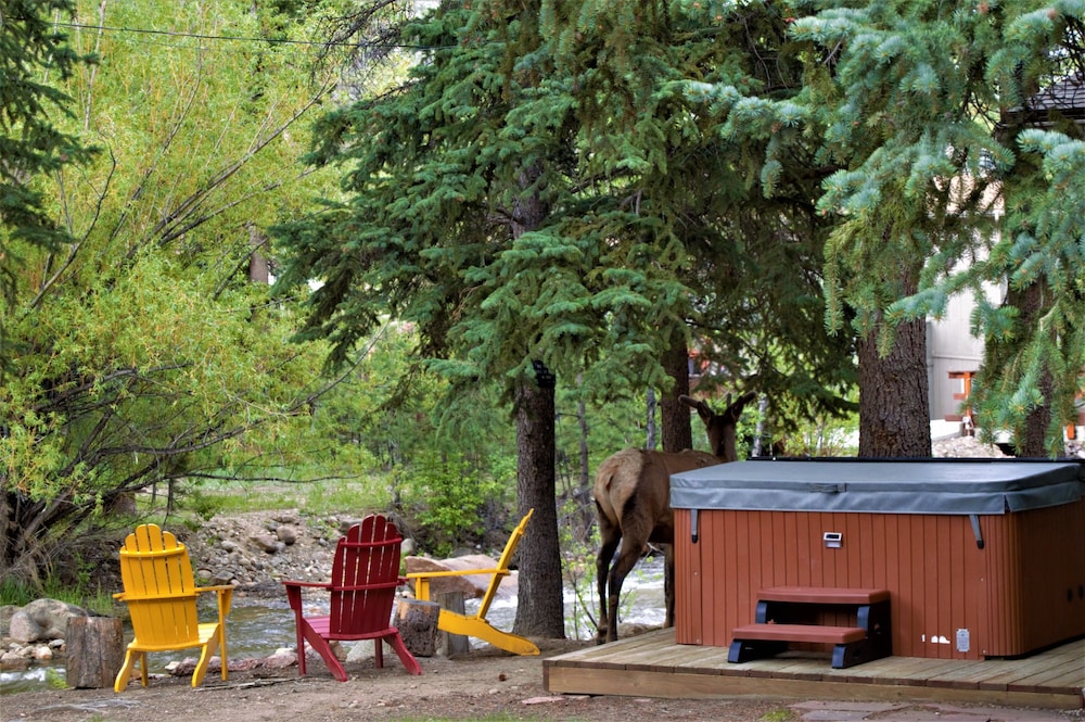 Cabin, 2 Bedrooms, River View, Mountainside