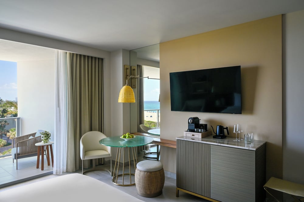 Room, 1 King Bed, Mobility Accessible, Ocean View - Photo 2