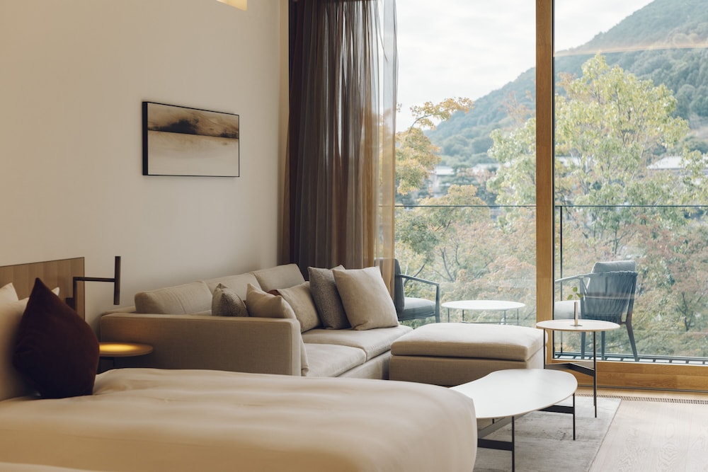 Premier Twin Room, Balcony, River View thumbnail 6