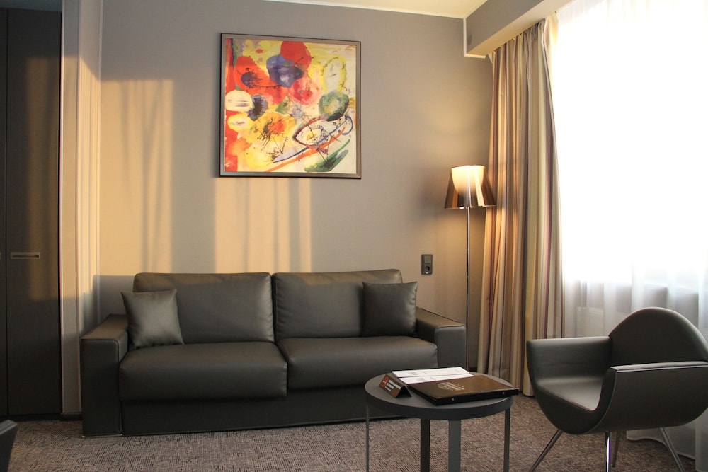 Suite, 1 Double Bed with Sofa bed photo 3