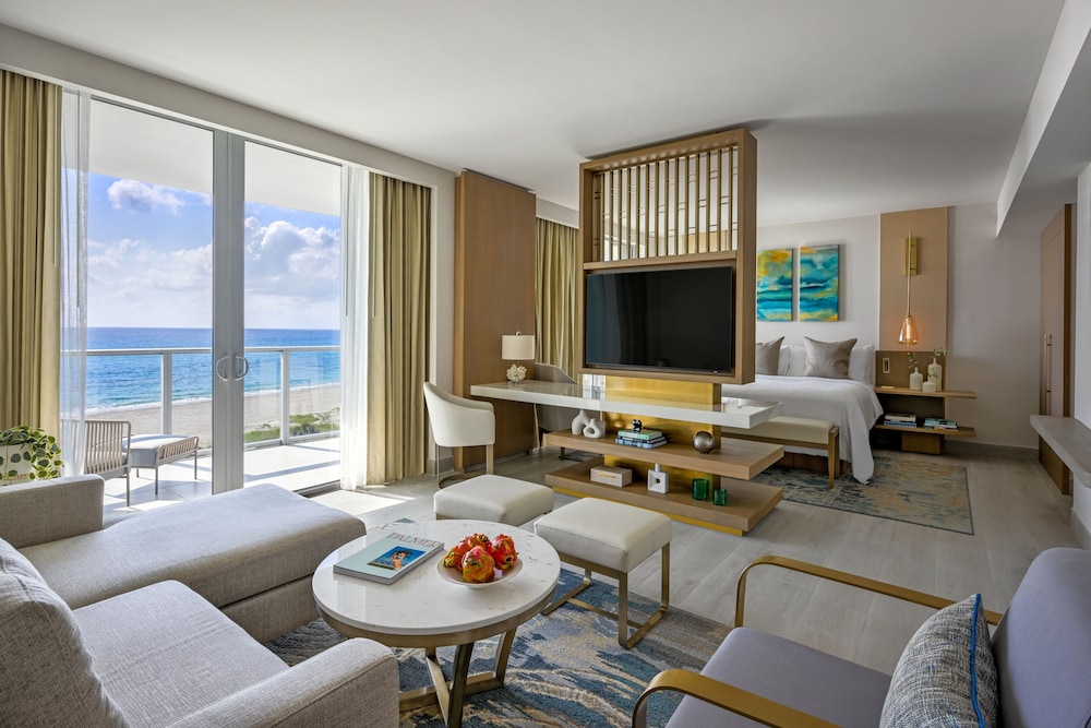 Junior Suite, 1 King Bed, Oceanfront - Photo 2