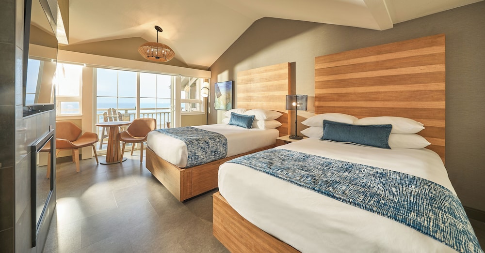 Oceanfront Two Double Beds Studio