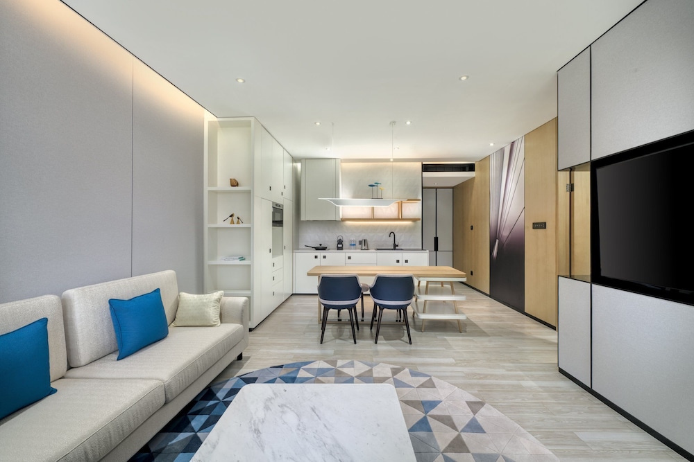Studio Suite, 2 Bedrooms - Photo 1