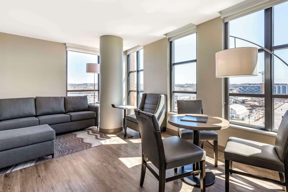 Executive Suite, 1 King Bed with Sofa bed, Non Smoking