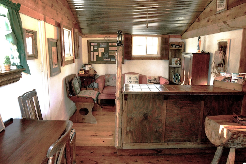 Family Cabin, Multiple Beds photo 3