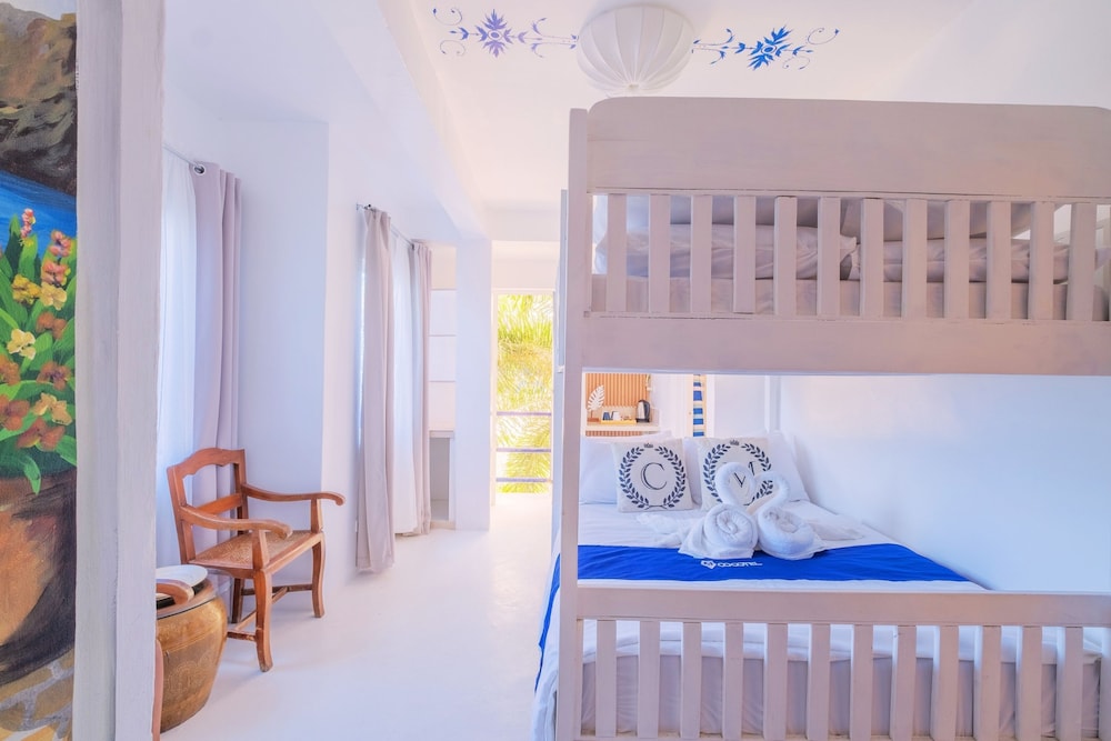 Premier Quadruple Room - Photo 6