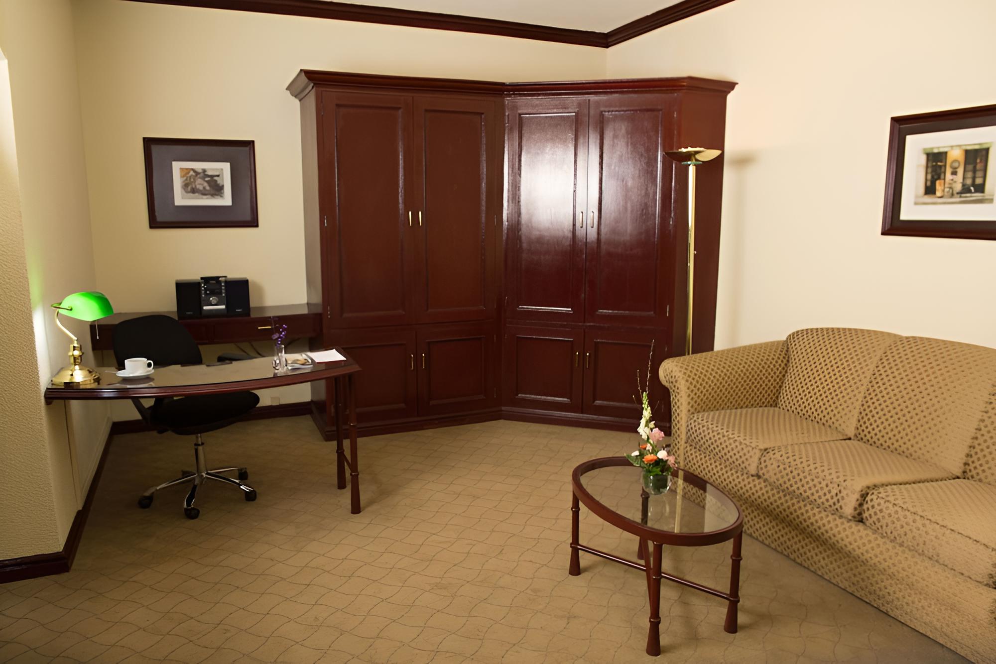 Junior Suite, Multiple Beds photo 3